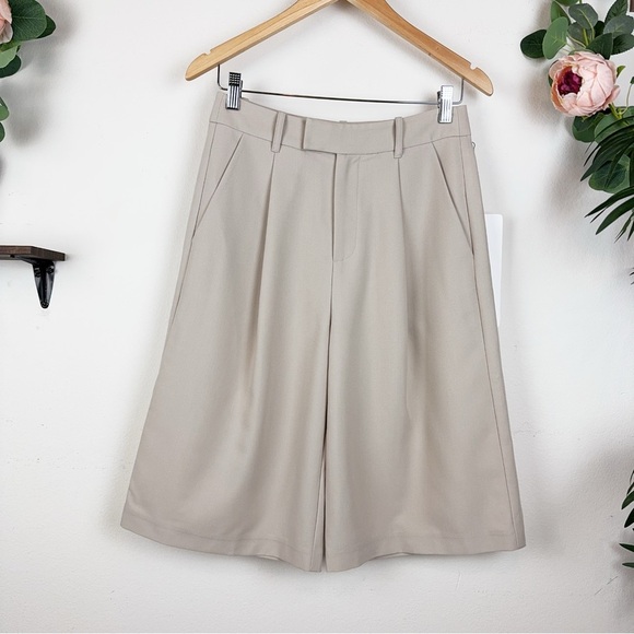 NWT NIA Daisy Bermudas Short in Shell Size Small - Picture 3 of 10